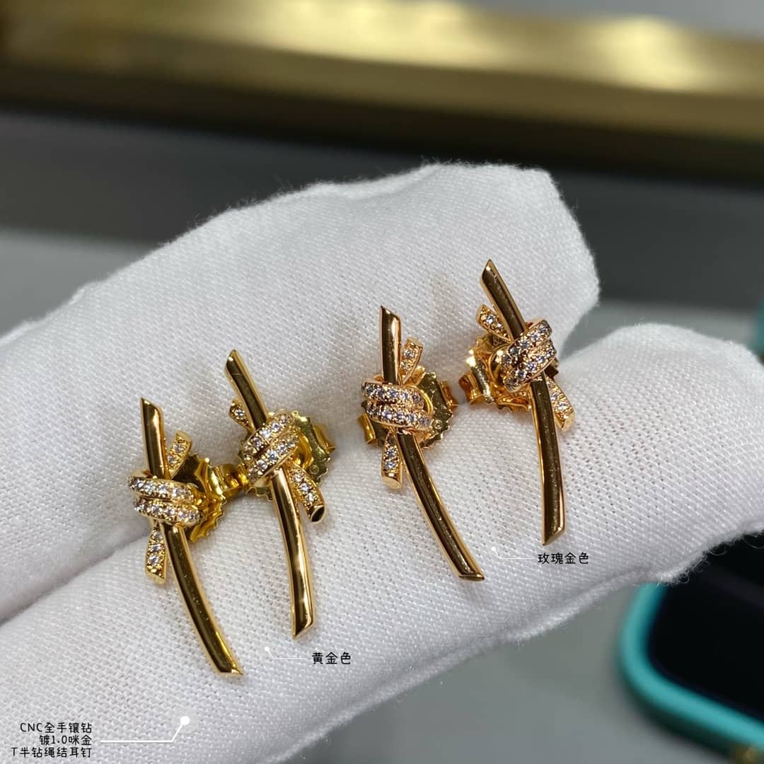 Knockoff T*f*ny Logo Earring