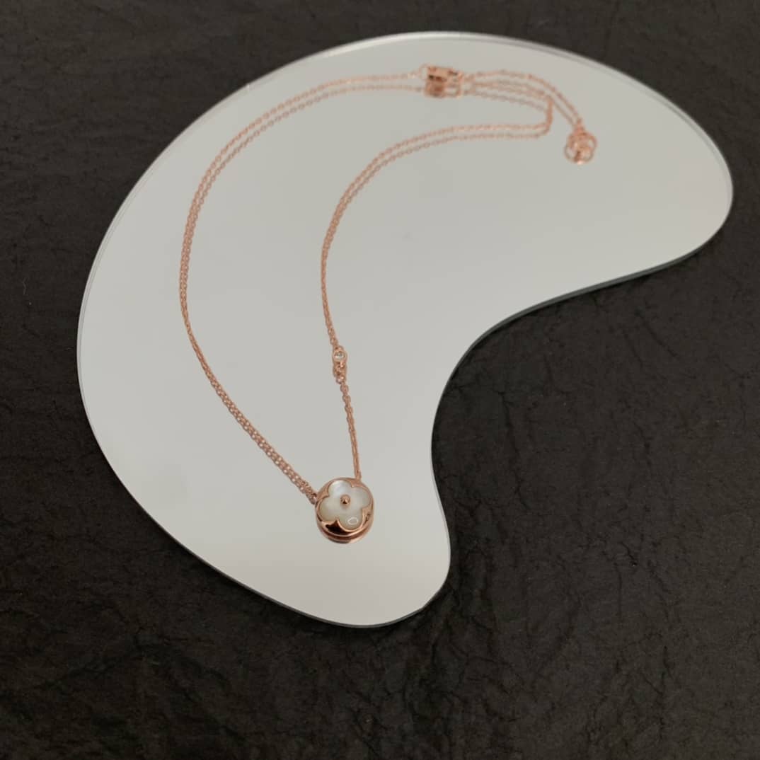 Knockoff L0vis Vvtt0n Logo Necklace