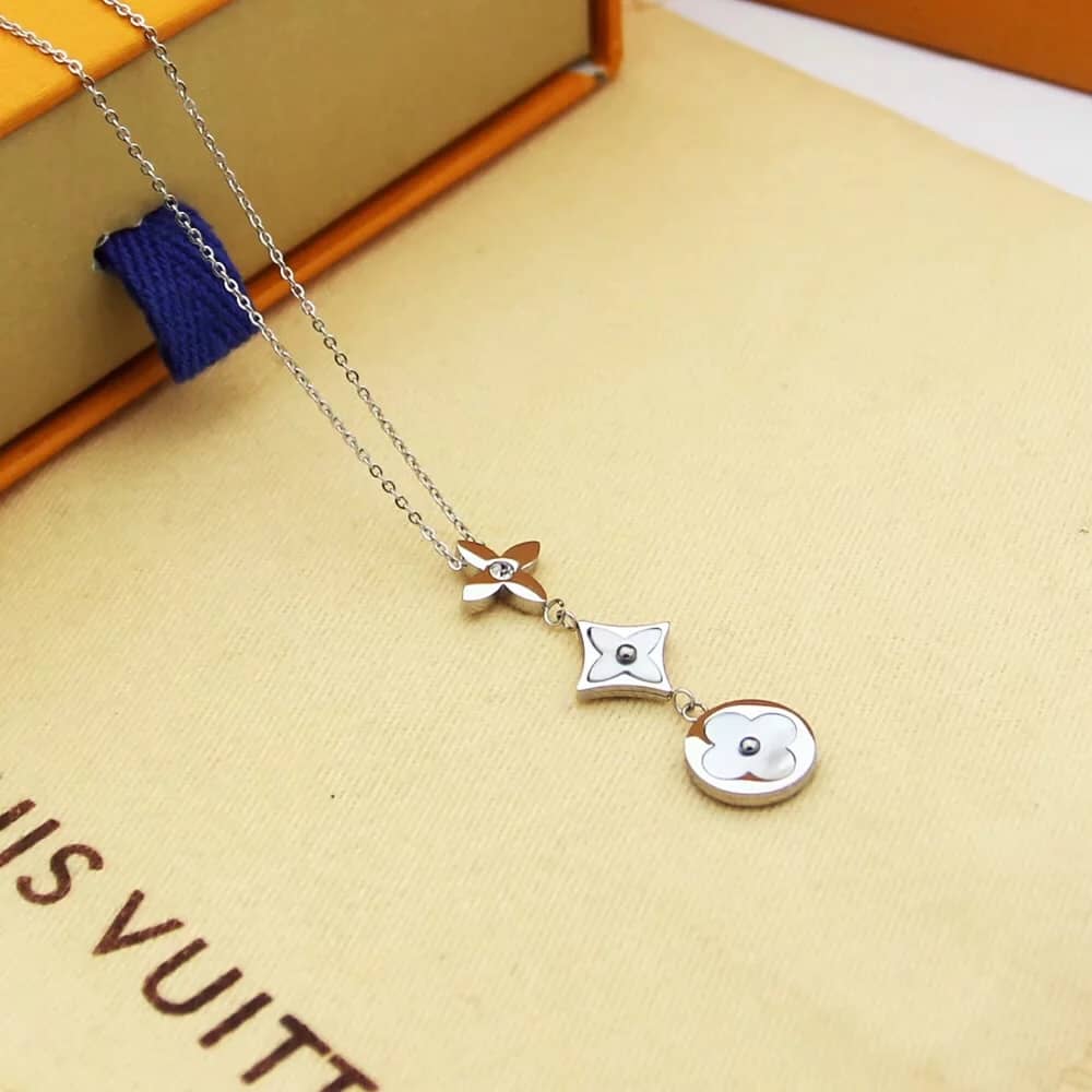 Wholesale L0vis Vvtt0n AAA+ Necklace