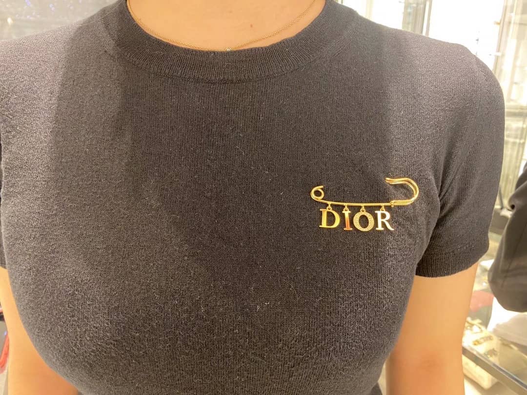 7 Star Chr1st1an D10r Brooch