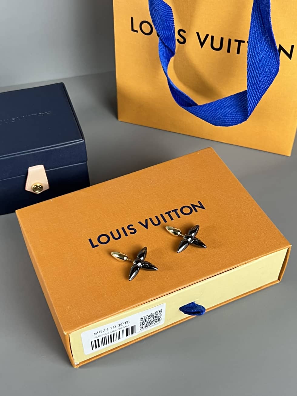 L0vis Vvtt0n Earring For Sale