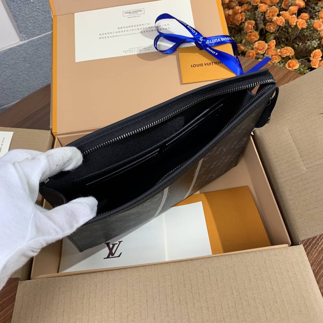 L0vis Vvtt0n Pochette Voyage Bag M64440 Replica