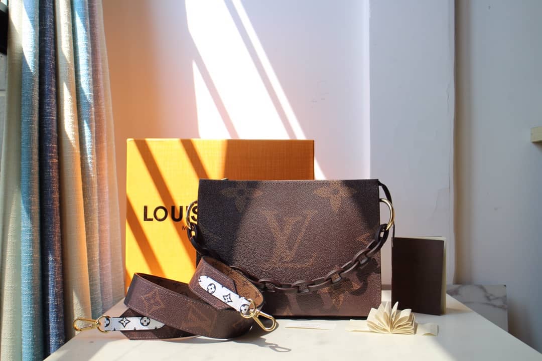L0vis Vvtt0n Monogram Giant Toilet Pouch Crossbody Bag Replica M67692