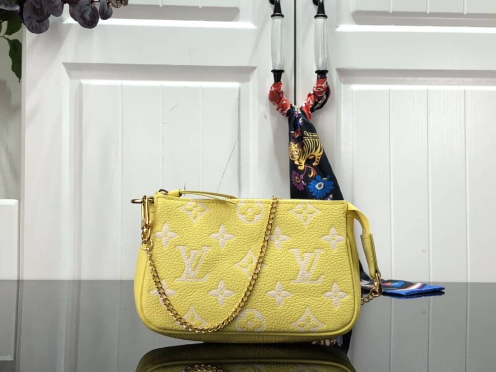 L0vis Vvtt0n Monogram Empreinte Mini Pochette Accessoires Yellow M46129