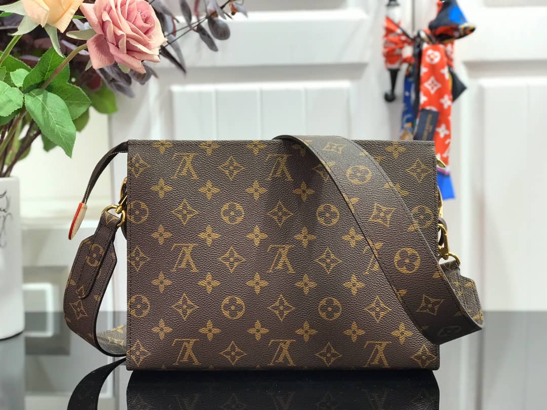 L0vis Vvtt0n Toiletry Monogram Canvas Pouch Replica M47542