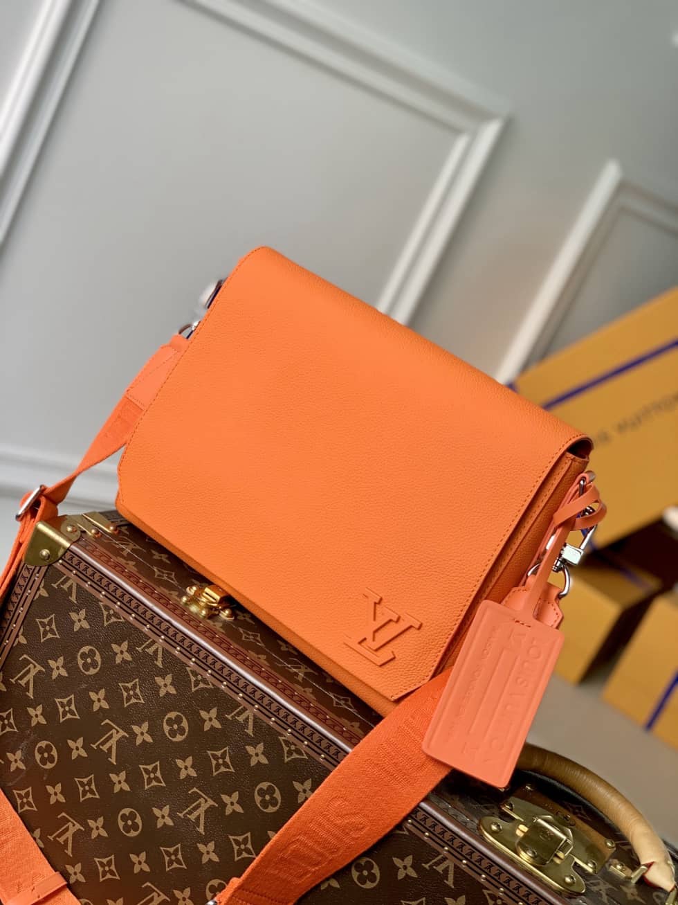 L0vis Vvtt0n Aerogram Calfskin M59327 Orange Replica Messenger Bag