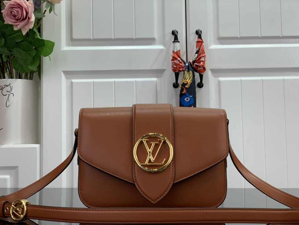 L0vis Vvtt0n Pont 9 Soft Calfskin Leather Red M55948 Replica Crossbody Bag