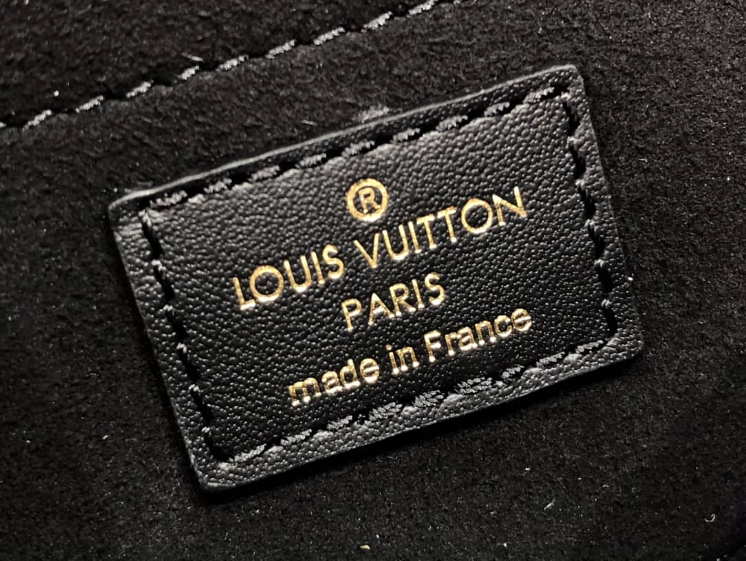 L0vis Vvtt0n Padlock On Strap Monogram Replica Shoulder Bag Black M80559