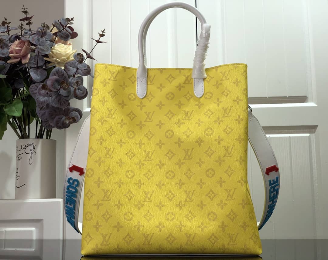 L0vis Vvtt0n “Tourist Vs Purist” Tote Bag