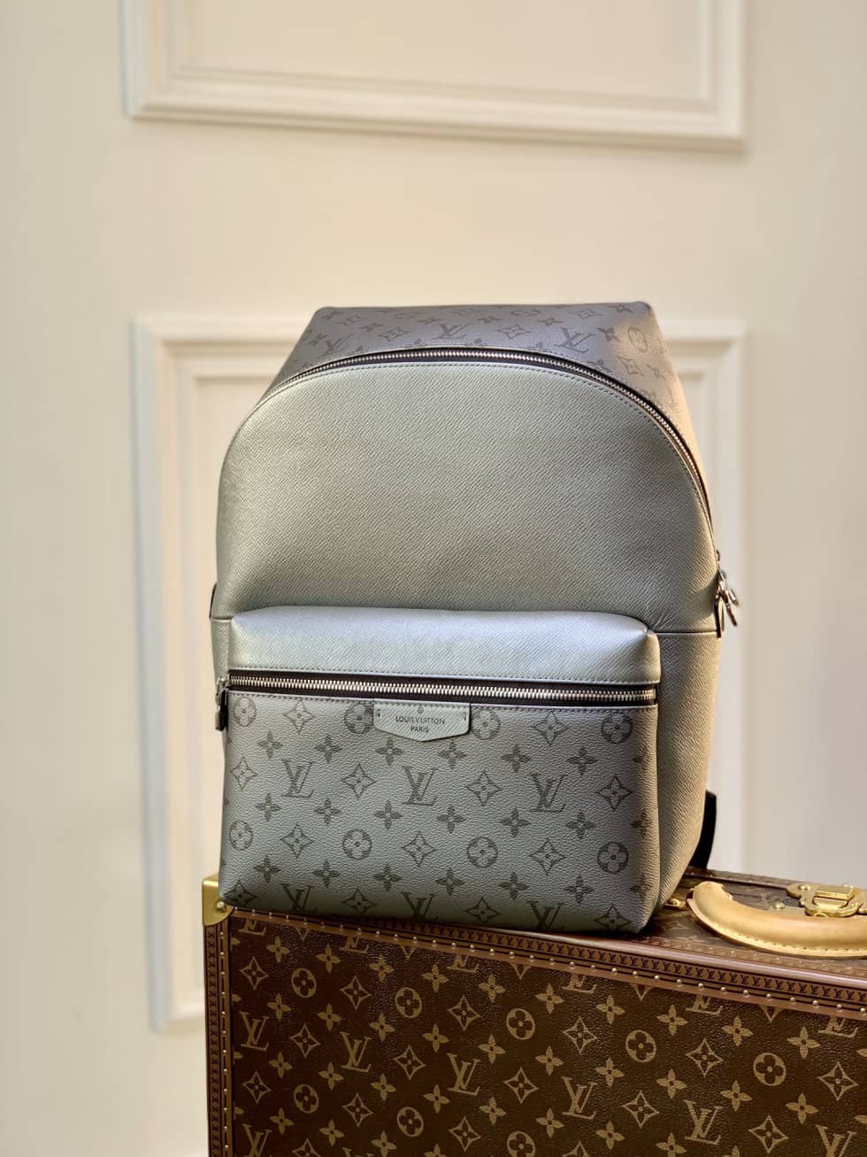 L0vis Vvtt0n Discovery PM Steel Monogram Canvas Taiga Gray M30835 Replica Backpack