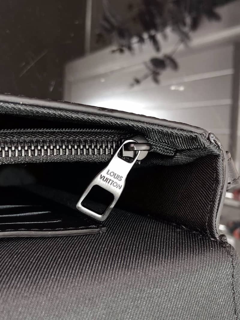 L0vis Vvtt0n S Lock A4 Monogram Taurillon Cowhide Leather Pouch Replica Black M80582