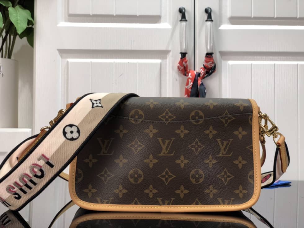 L0vis Vvtt0n Diane Monogram M45985 Replica Crossbody Bag