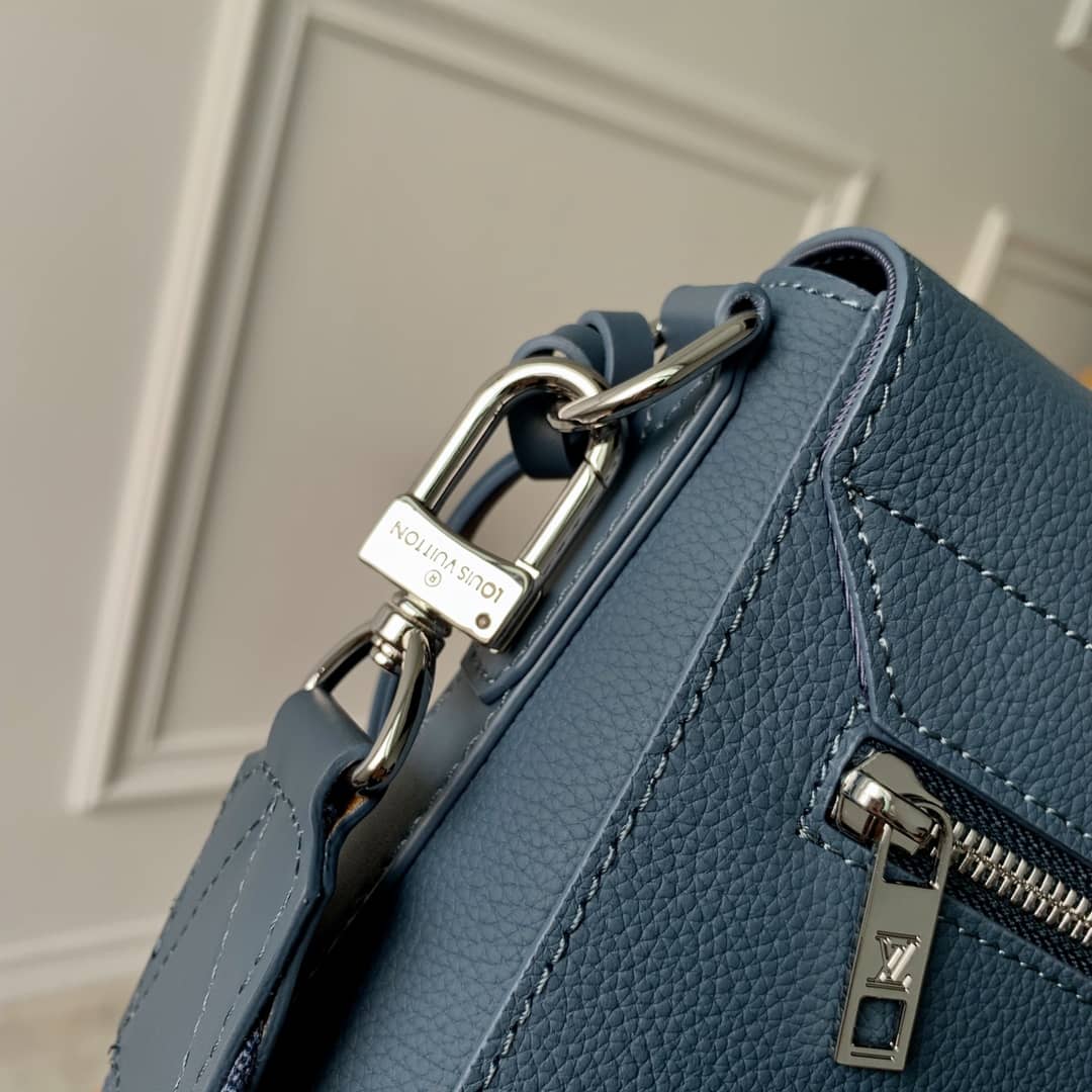 L0vis Vvtt0n Aerogram Calfskin Blue M59327 Replica Messenger Bag