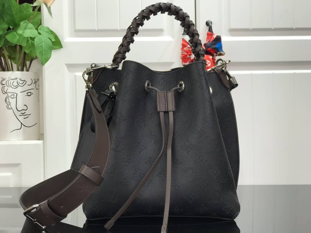 L0vis Vvtt0n Mahina Muria Replica Handbag Black M55801