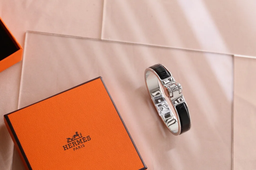 H**me5 bracelet