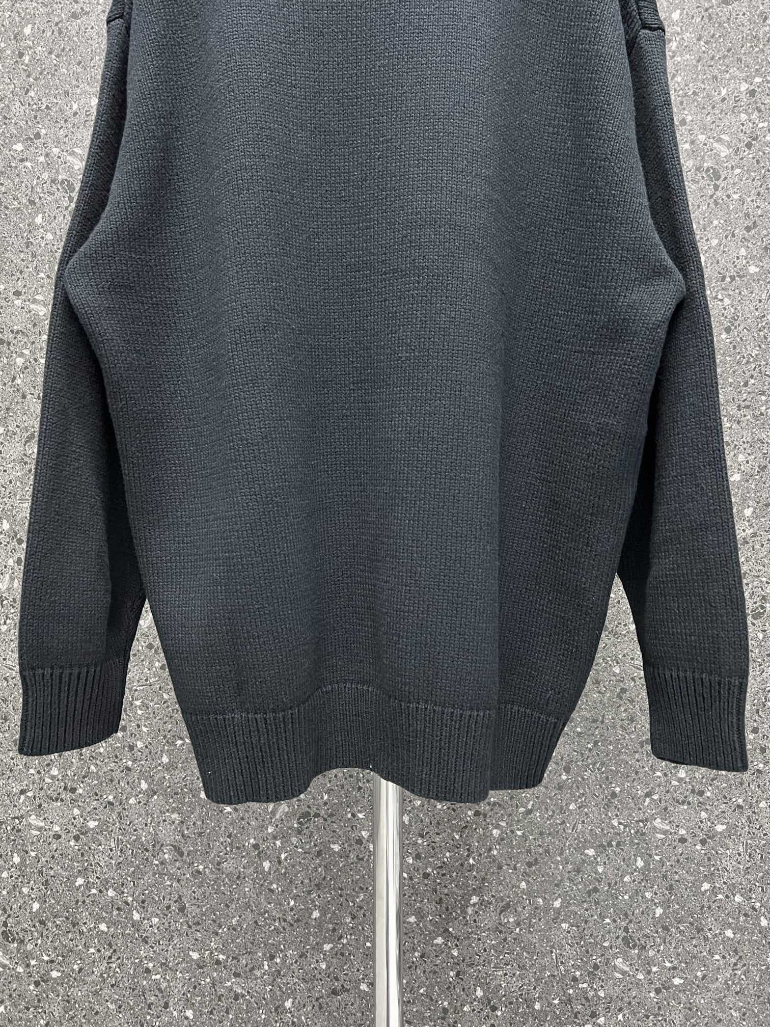 Ba1en*iaga Sweater