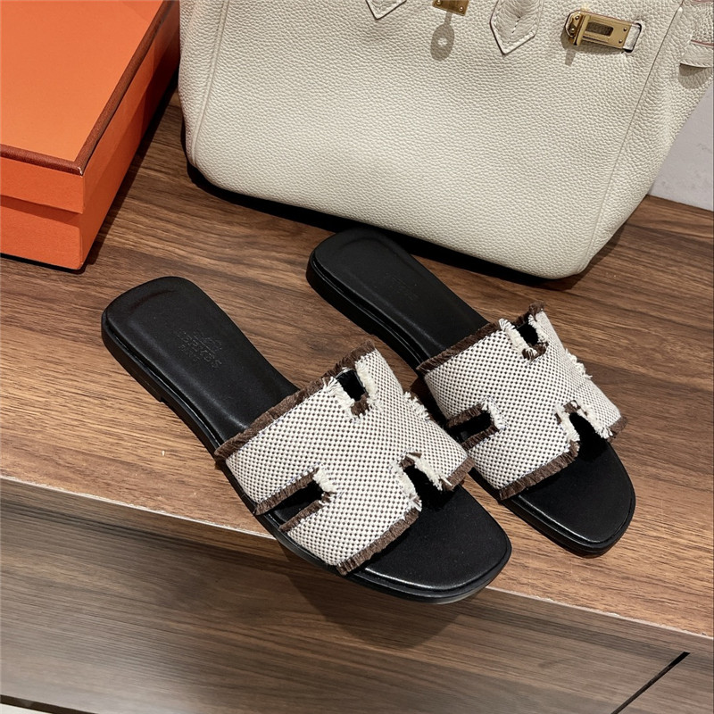 H**me5 H buckle slippers