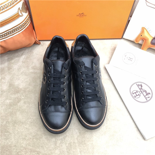 H**me5 sneaker