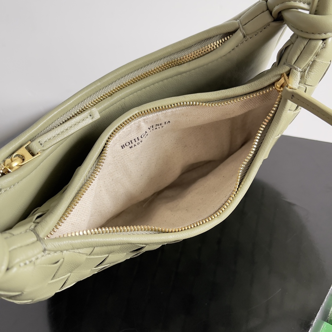 B0tt*ga Ven*ta Woman