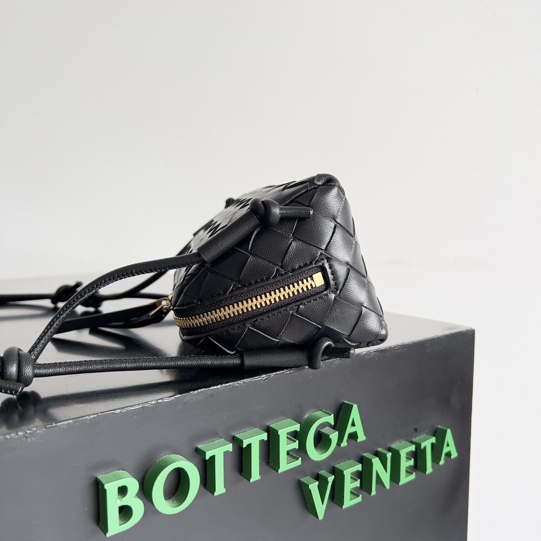 B0tt*ga Ven*ta Woman