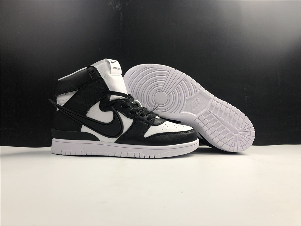 SB DUNK HIGH AMBUSH