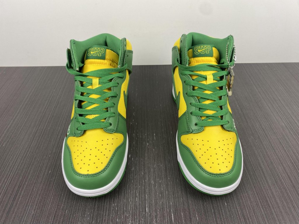 Svp*me x Nike SB Dunk High DN3741-700
