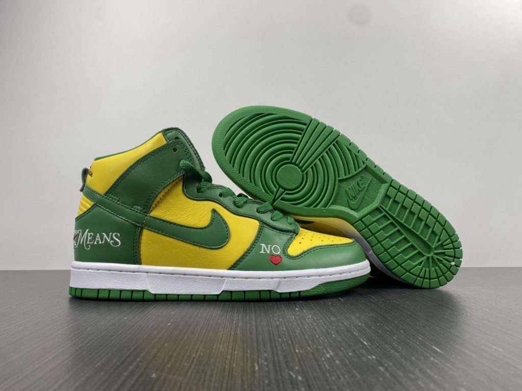 Svp*me x Nike SB Dunk High DN3741-700