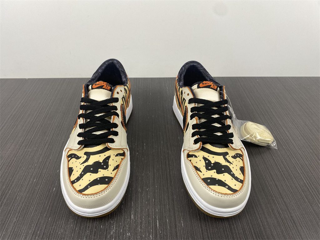 Air Jordan AJ1 Low OG DH6932-100