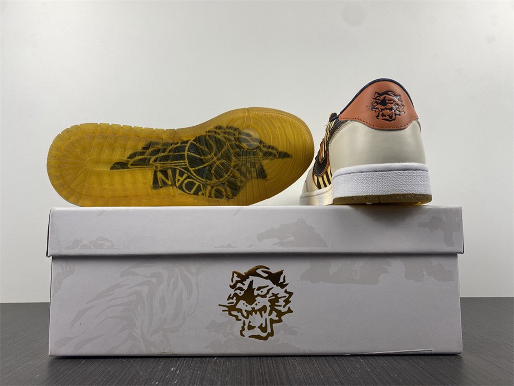 Air Jordan AJ1 Low OG DH6932-100