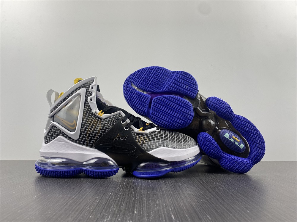 Nike Lebron 19