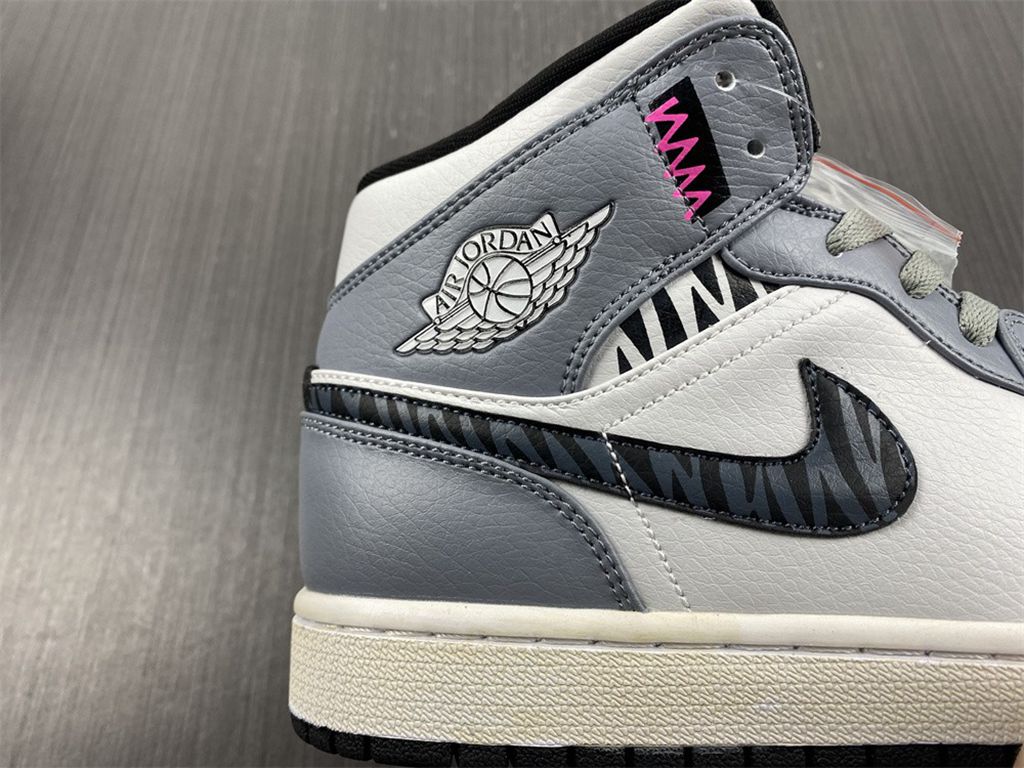 Air Jordan 1 Mid 554724-170