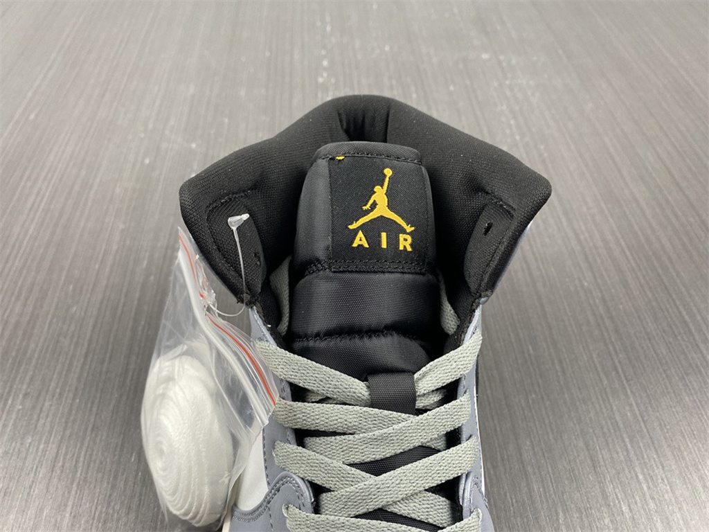 Air Jordan 1 Mid 554724-170