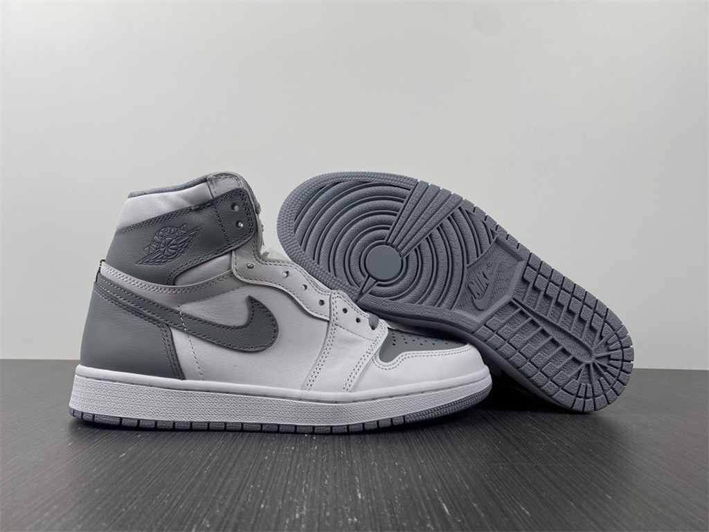 Air Jordan 1 High OG Stealth 555088-037