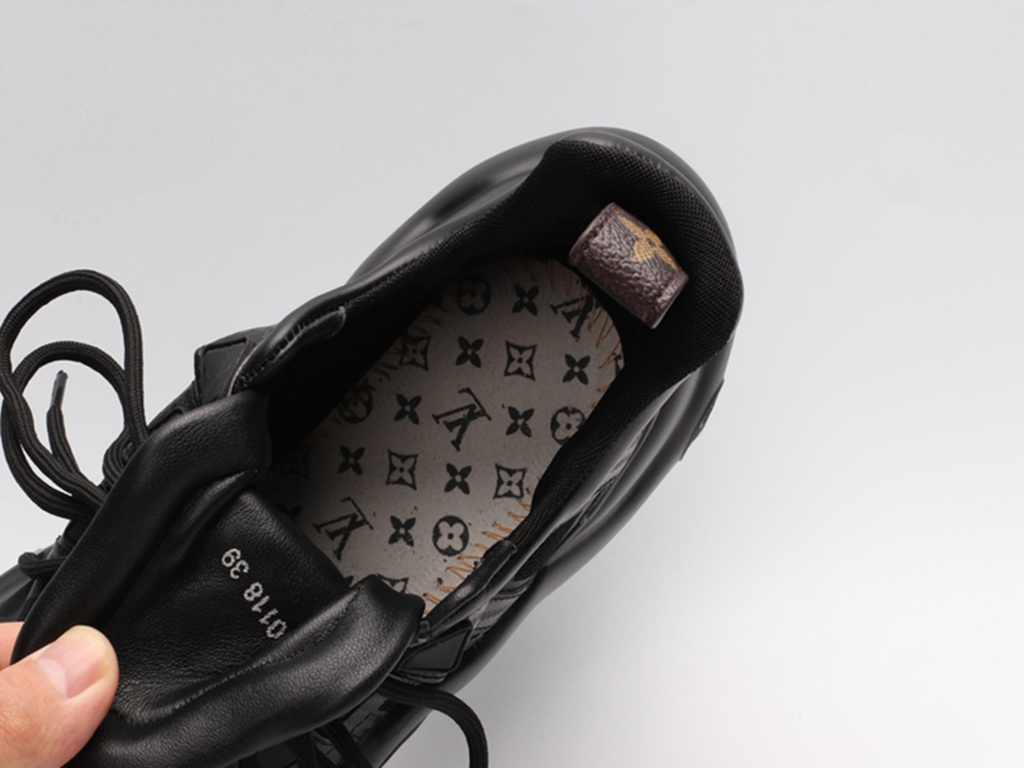 L*V Archlight Sneaker Black