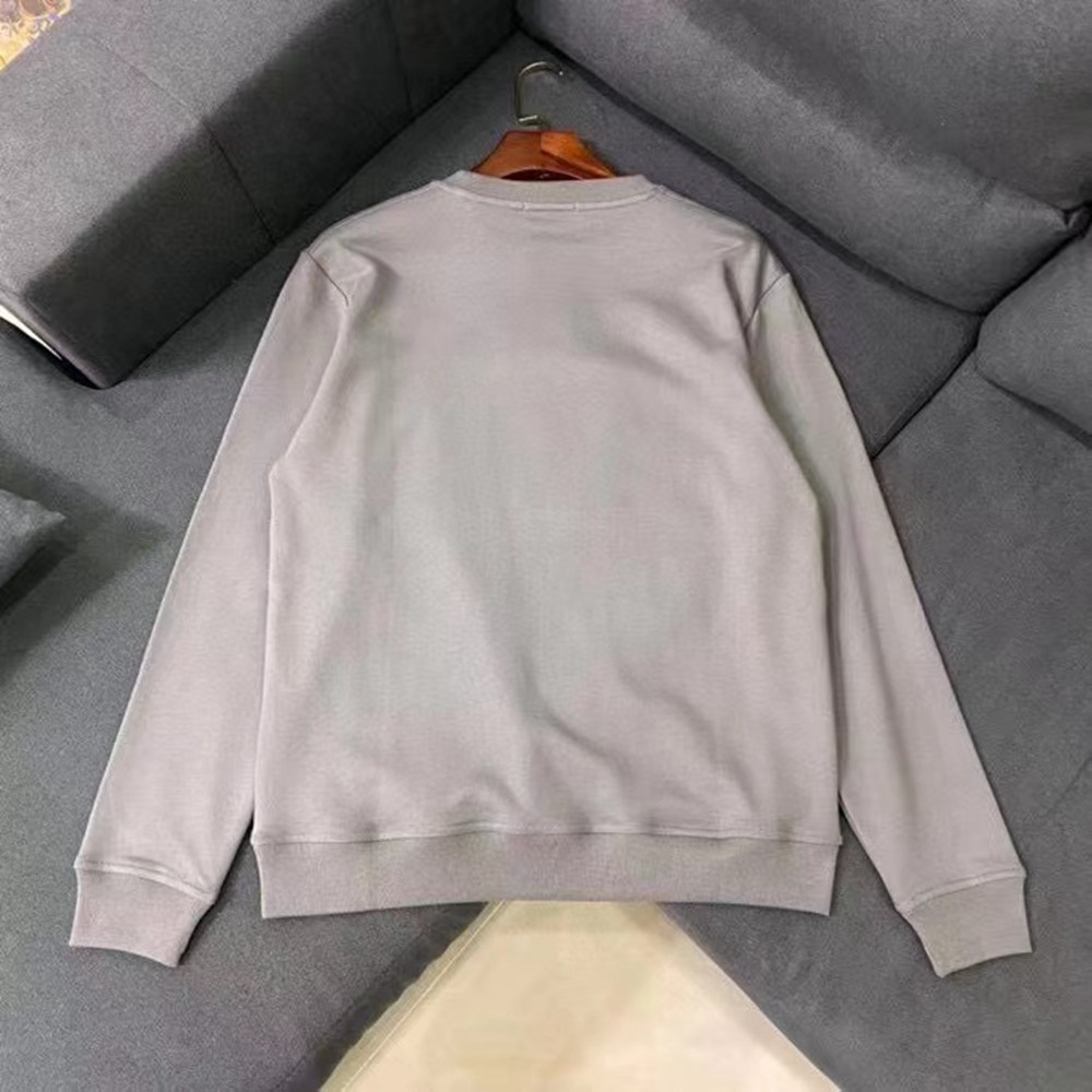 H**me5 sweater