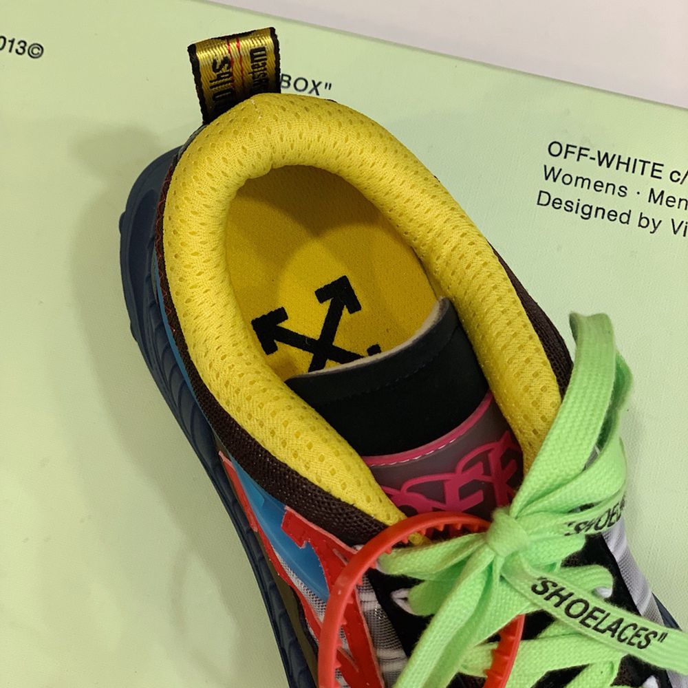 0ffWhite Sneaker