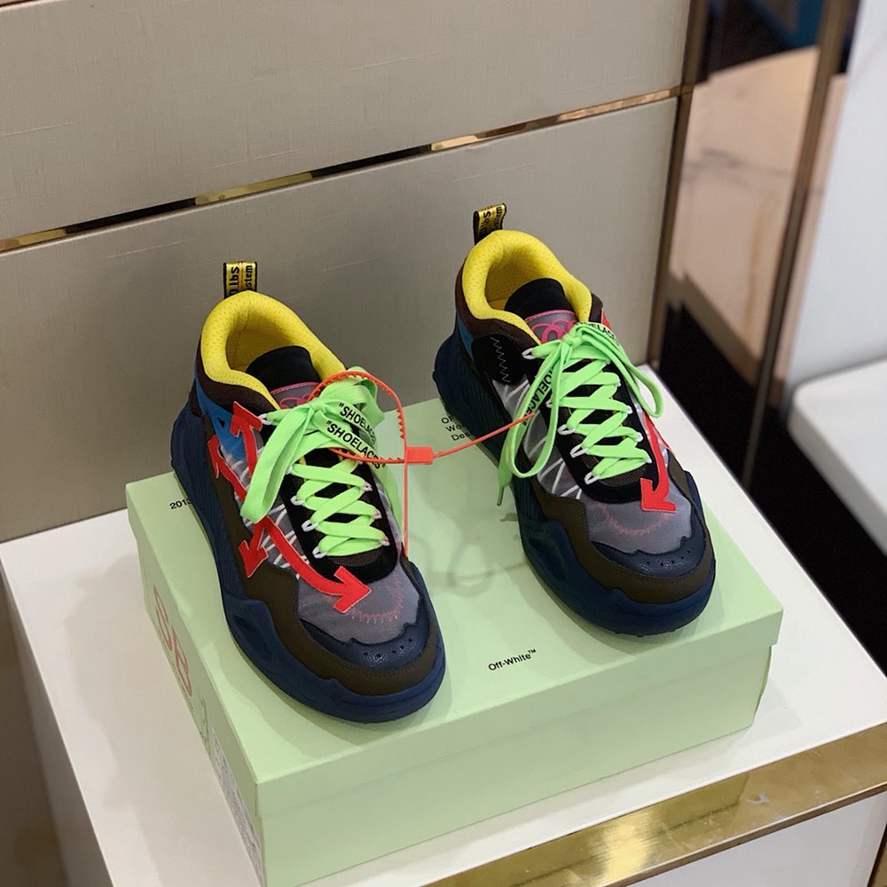 0ffWhite Sneaker