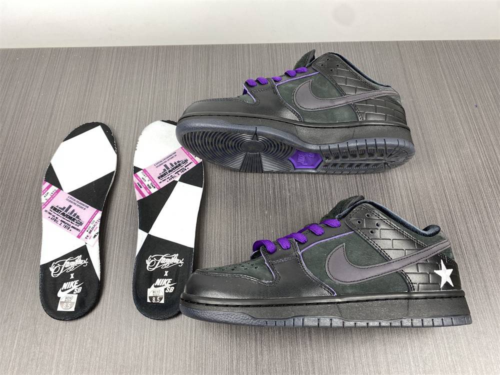 Familia x Nike SB Dunk Low First Avenue K DJ1159-001