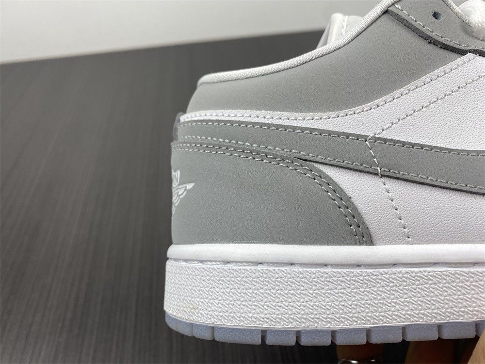 AIR JORDAN 1 LOW DC0774-105