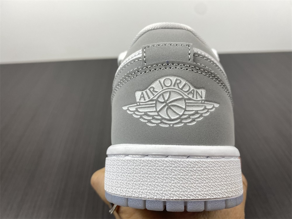 AIR JORDAN 1 LOW DC0774-105