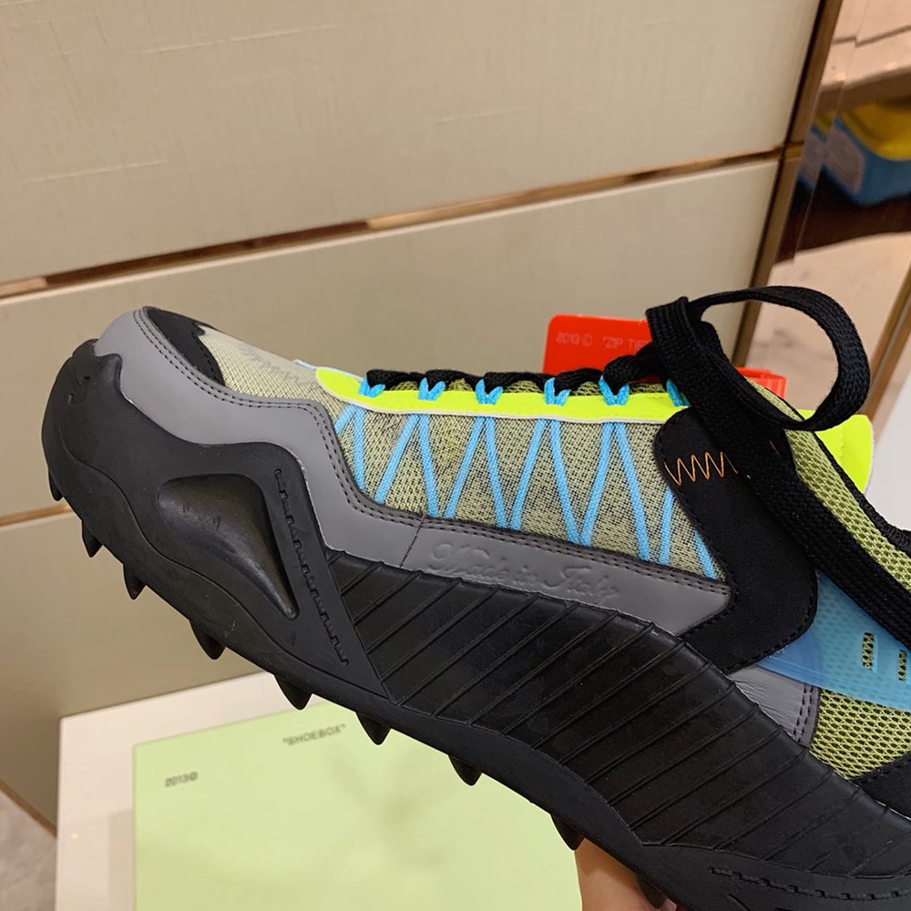 0ffWhite Sneaker