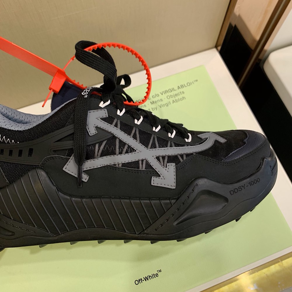 0ffWhite Sneaker