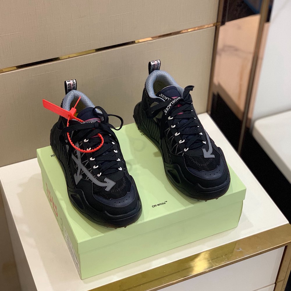 0ffWhite Sneaker