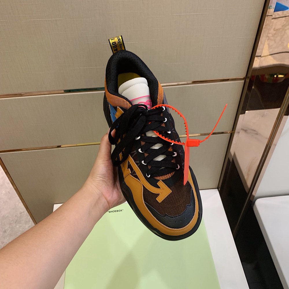 0ffWhite Sneaker