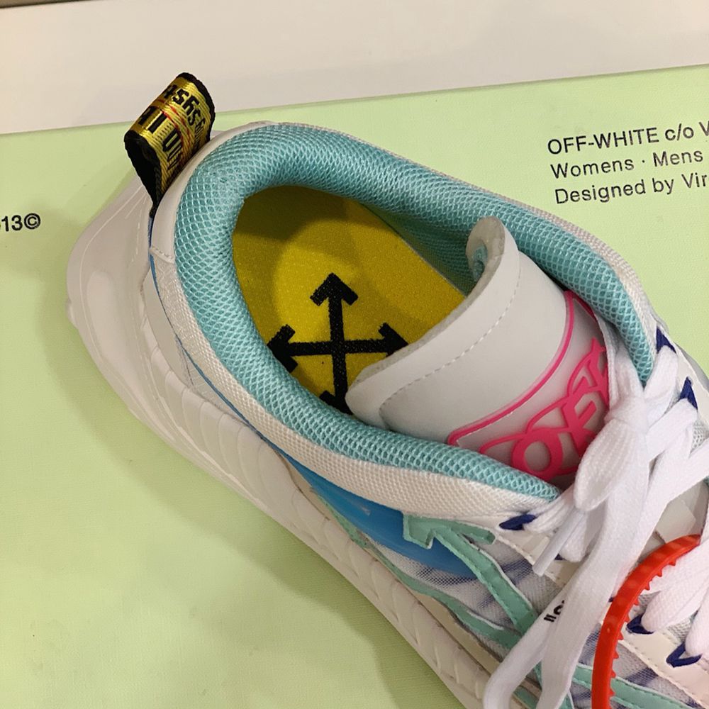 0ffWhite Sneaker