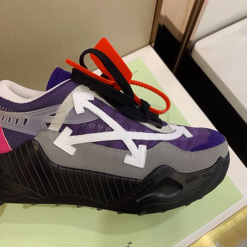 0ffWhite Sneaker