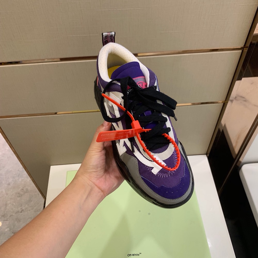 0ffWhite Sneaker