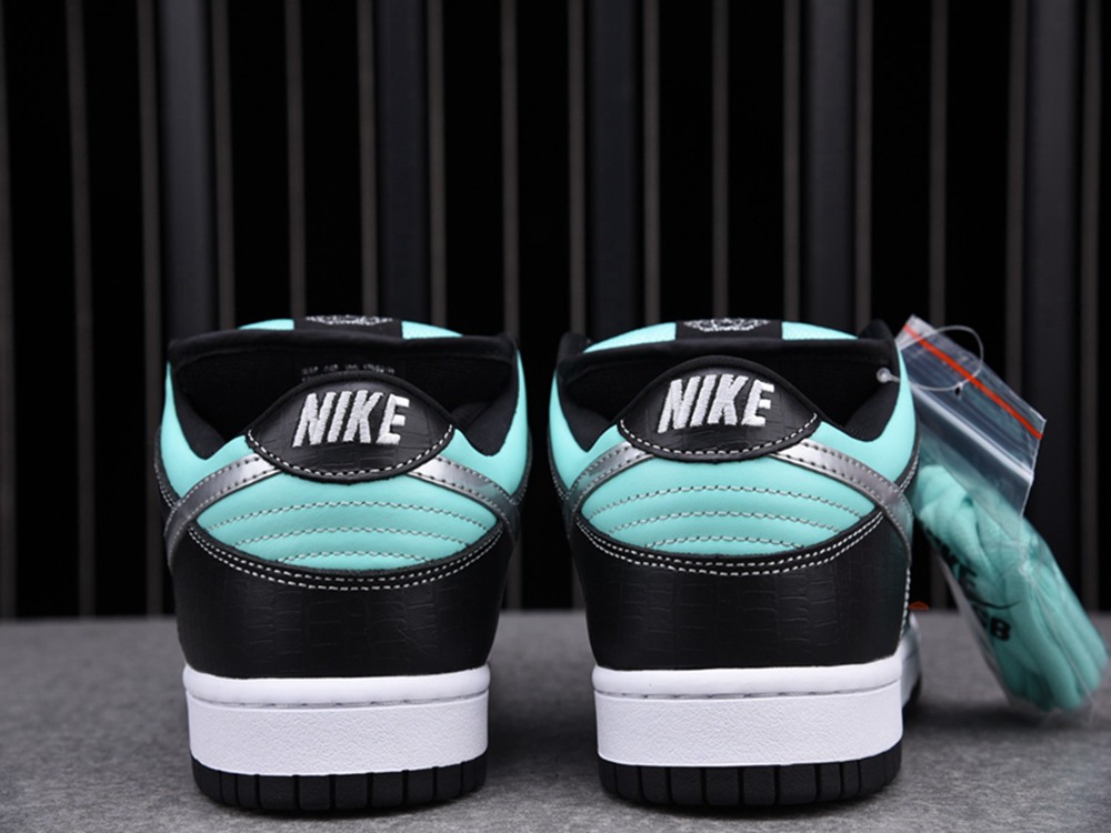 Nike Dunk Low Pro SB T*f*ny(304292-402)