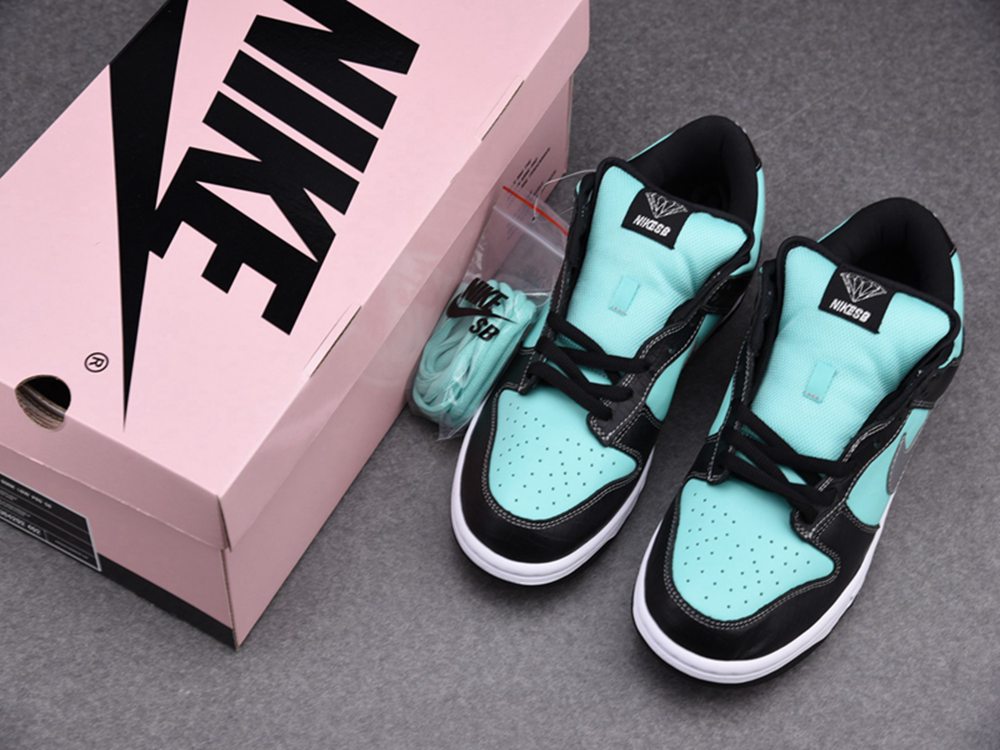Nike Dunk Low Pro SB T*f*ny(304292-402)