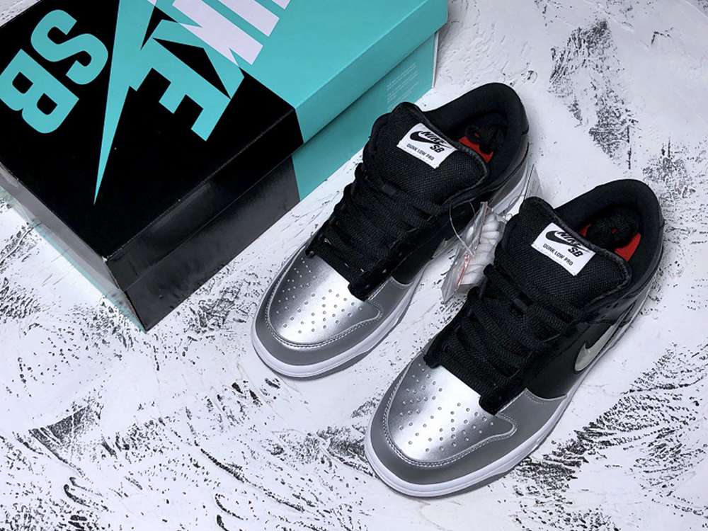 Svp*me X NIKE SB Dunk Low(CK3480-001)
